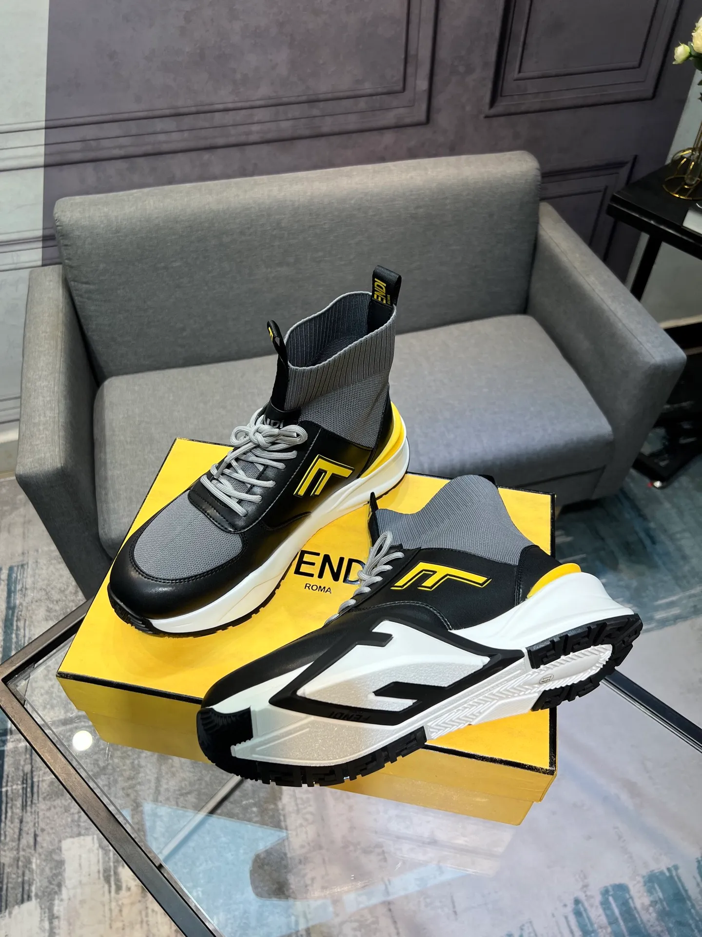 Men's shoes 💰580 FENDI men's fashion casual shoes 👟Hot sale🔥Official website 1:1 replica ⬆️Original quality - Original leather - Original breathable mesh lining Original outsole 1:1 replica, code number 38-44 (45-46 customized)